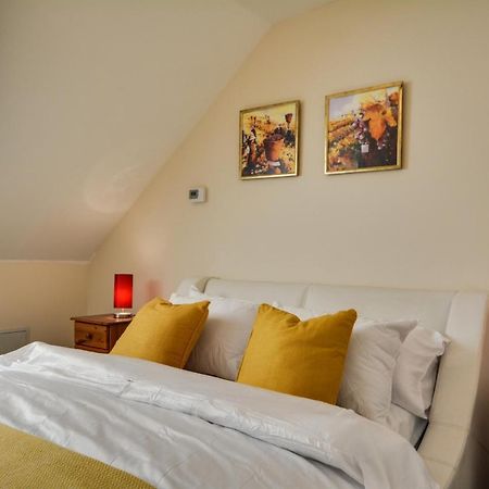 Three Bedroom House In Runcorn By The Lake With Parking By Neofinixdotcom Luaran gambar