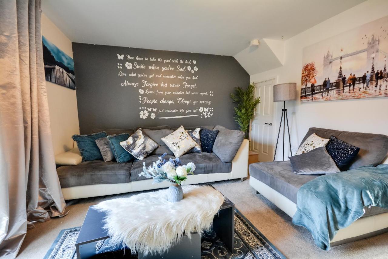 Three Bedroom House In Runcorn By The Lake With Parking By Neofinixdotcom Luaran gambar